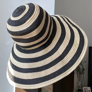GAP M/L Floppy Stripped Black + Natural Beach Hat
